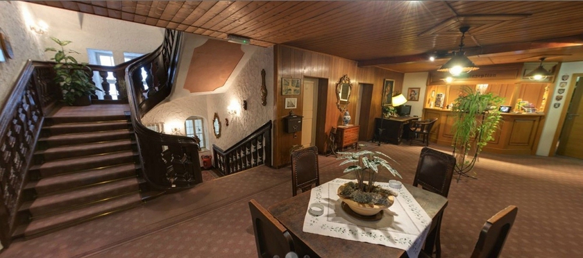 Imagen de los interiores del Hotel GOLDENE ROSE, Dinkelsbuhl. Foto 7