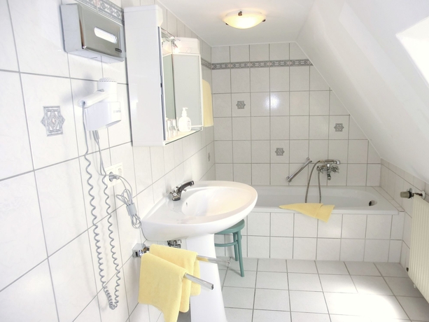 Imagen de la habitación del Hotel GOLDENE ROSE, Dinkelsbuhl. Foto 5
