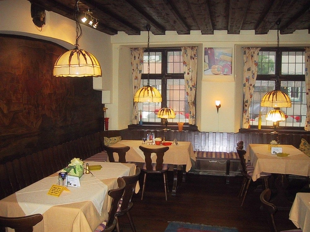 Imagen del bar/restaurante del Hotel GOLDENE ROSE, Dinkelsbuhl. Foto 2