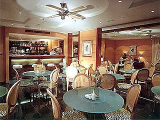 Imagen del bar/restaurante del Hotel G.R Louis. Foto 1
