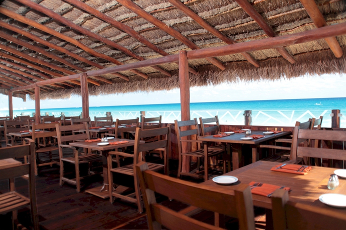 Imagen del bar/restaurante del Hotel GR Solaris Caribe. Foto 3