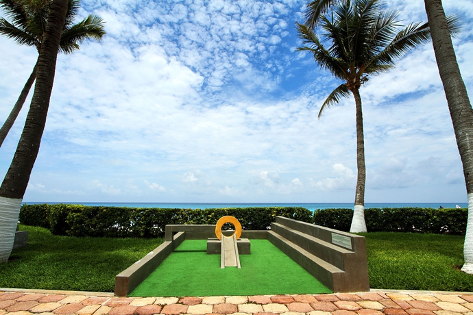 Imagen de los exteriores del Hotel GR Solaris Caribe. Foto 9