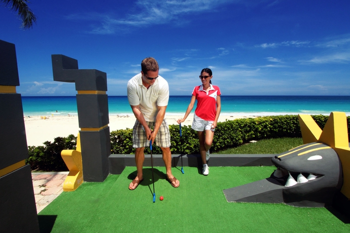 Imagen de los exteriores del Hotel GR Solaris Caribe. Foto 10