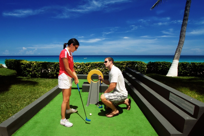 Imagen de los exteriores del Hotel GR Solaris Caribe. Foto 11