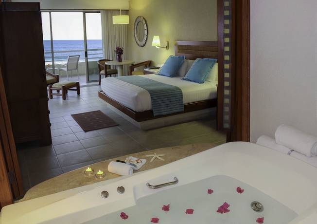 Imagen de la habitación del Hotel GR Solaris Lighthouse Los Cabos. Foto 5