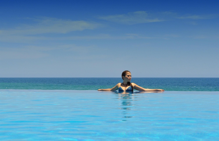 Imagen de la piscina del Hotel GR Solaris Lighthouse Los Cabos. Foto 15