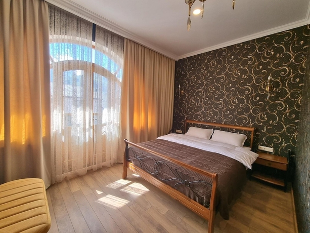 Imagen de la habitación del Hotel GRAF KAZBEGI. Foto 8