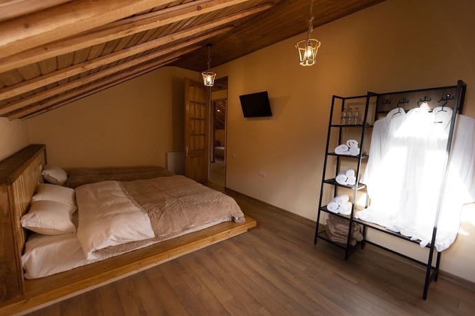 Imagen de la habitación del Hotel GRAF KAZBEGI. Foto 10