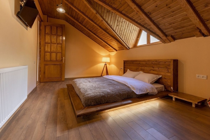 Imagen de la habitación del Hotel GRAF KAZBEGI. Foto 11