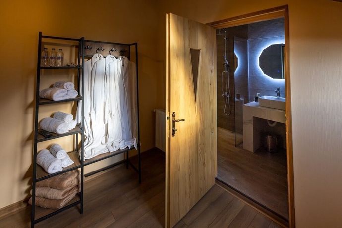 Imagen de la habitación del Hotel GRAF KAZBEGI. Foto 12