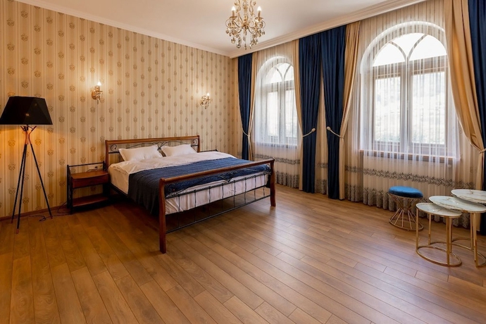 Imagen de la habitación del Hotel GRAF KAZBEGI. Foto 13