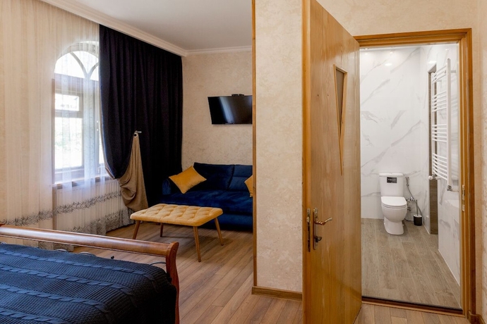 Imagen de la habitación del Hotel GRAF KAZBEGI. Foto 14