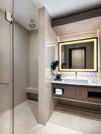 Imagen de la habitación del Hotel GRAMM by Ambarrukmo Yogyakarta. Foto 2