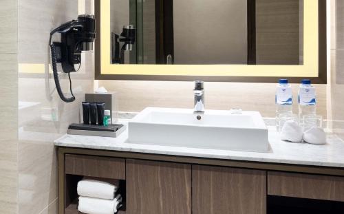 Imagen de la habitación del Hotel GRAMM by Ambarrukmo Yogyakarta. Foto 3