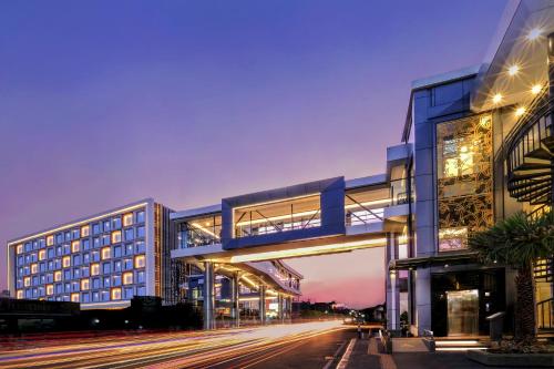 Imagen de los exteriores del Hotel GRAMM by Ambarrukmo Yogyakarta. Foto 8