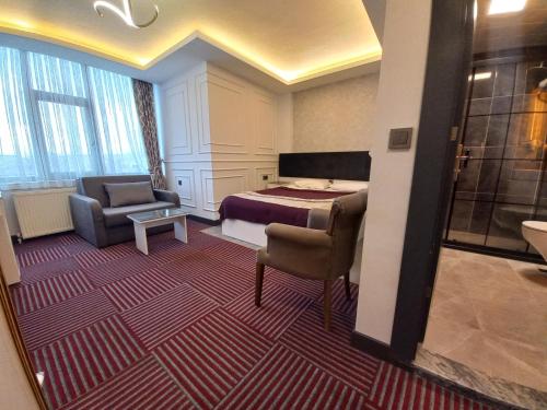 Imagen de la habitación del Hotel GRAND BELLİ OTEL. Foto 18