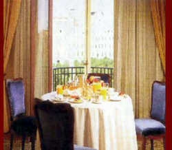 Imagen del bar/restaurante del Hotel GRAND BOLIVAR. Foto 4