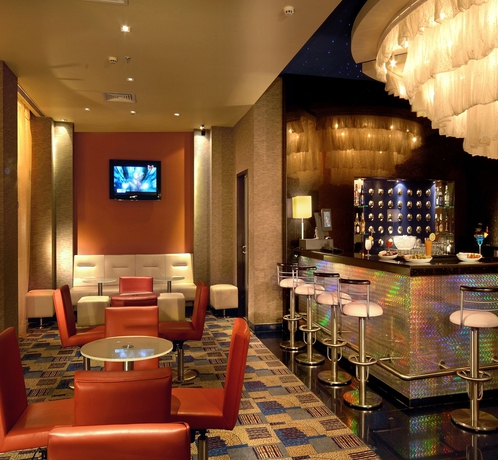 Imagen de los interiores del Hotel GRAND HOMETEL MALAD MUMBAI. Foto 9