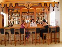 Imagen del bar/restaurante del Hotel GRAND HOTEL KADRI. Foto 1