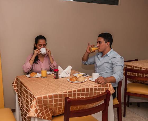 Imagen del bar/restaurante del Hotel GRAND HOTEL MACHALA. Foto 4