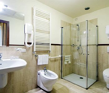 Imagen de la habitación del Hotel GRAND HOTEL & RIVIERA. Foto 6