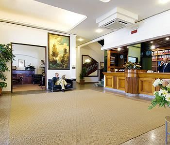 Imagen de los interiores del Hotel GRAND HOTEL & RIVIERA. Foto 10