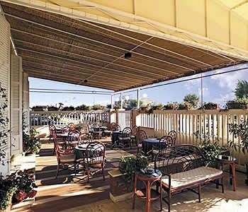 Imagen de los exteriores del Hotel GRAND HOTEL & RIVIERA. Foto 8