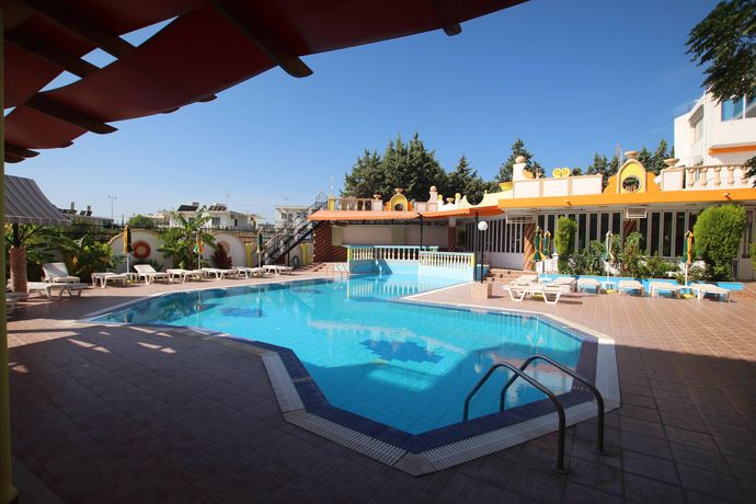 Imagen de la piscina del Hotel GRECIAN FANTASIA RESORT. Foto 8