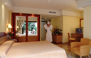 Imagen de la habitación del Hotel GREEN OASIS CRYSTAL BEACH. Foto 3