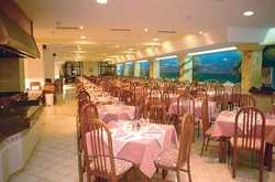 Imagen del bar/restaurante del Hotel GREEN OASIS CRYSTAL. Foto 2