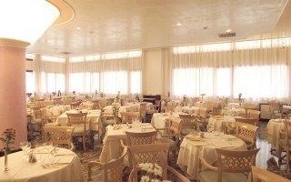 Imagen del bar/restaurante del Hotel GREEN PARK RESORT SPA and GOLF. Foto 3