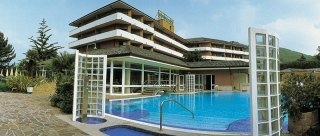 Imagen de la piscina del Hotel GREEN PARK RESORT SPA and GOLF. Foto 10