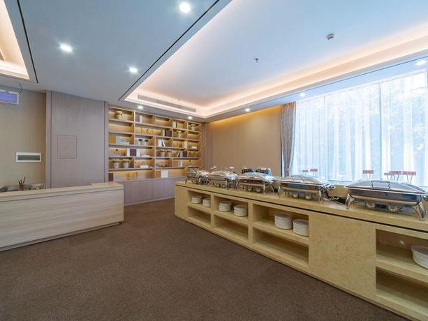 Imagen general del Hotel GREENTREE EASTERN DALI RAILWAY STATION HOTEL. Foto 5