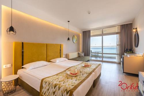 Imagen general del Hotel GRIFID Encanto Beach - MediSPA, Ultra All Inclusive & Private Beach. Foto 1
