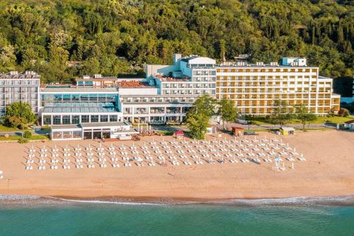 Imagen general del Hotel GRIFID Encanto Beach - MediSPA, Ultra All Inclusive & Private Beach. Foto 3