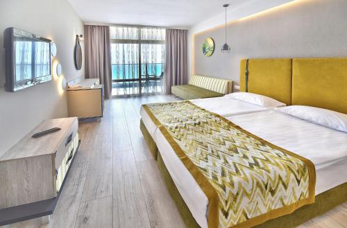 Imagen de la habitación del Hotel GRIFID Encanto Beach - MediSPA, Ultra All Inclusive & Private Beach. Foto 13