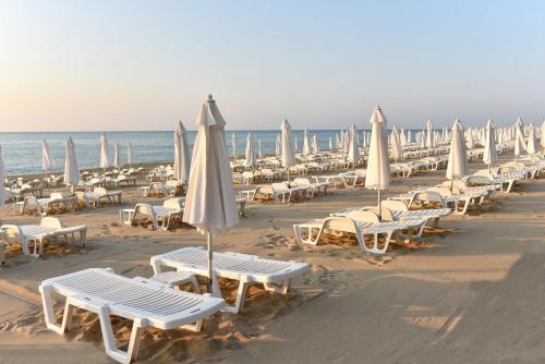 Imagen general del Hotel GRIFID Encanto Beach - MediSPA, Ultra All Inclusive & Private Beach. Foto 5