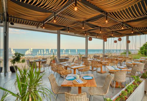 Imagen general del Hotel GRIFID Encanto Beach - MediSPA, Ultra All Inclusive & Private Beach. Foto 6