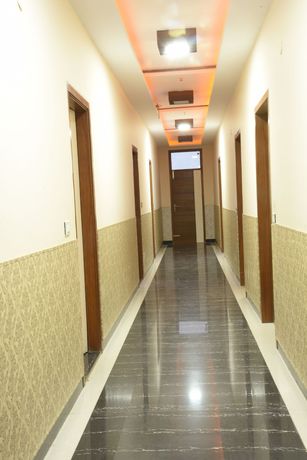 Imagen de los interiores del Hotel GST Grand Plaza. Foto 18