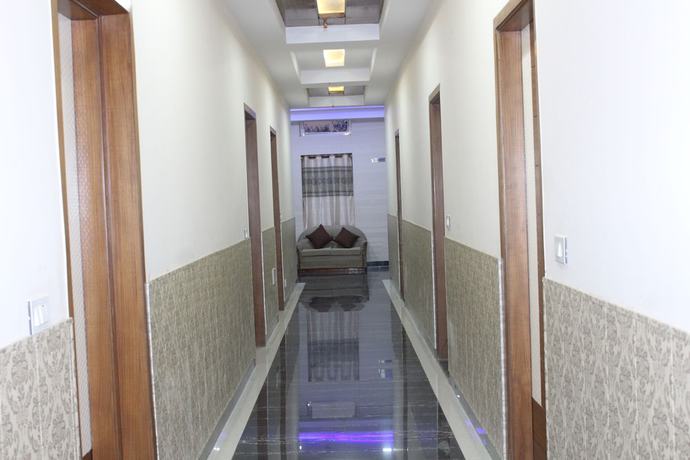 Imagen de los interiores del Hotel GST Grand Plaza. Foto 19