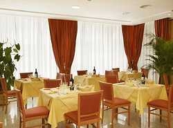 Imagen del bar/restaurante del Hotel G.Tourist. Foto 2