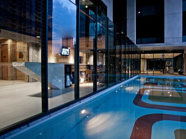 Imagen de la piscina del Hotel GTower. Foto 7