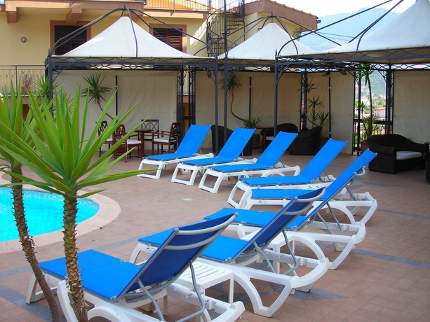 Imagen de la piscina del Hotel GUGLIELMO SECONDO. Foto 5