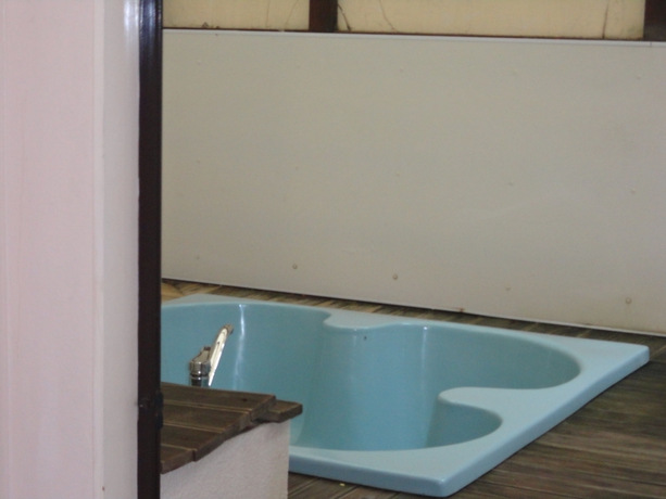Imagen de la piscina del Hotel GWENDOLINE MOTOR LODGE. Foto 13