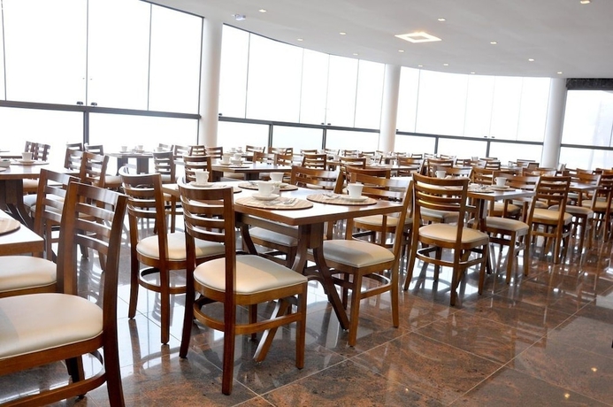 Imagen del bar/restaurante del Hotel G&aacute;latas Golden. Foto 4