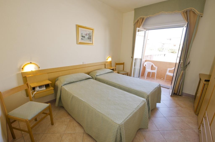 Imagen general del Hotel Gabbiano - Agenzia Isola Rossa. Foto 7