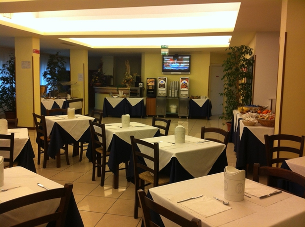 Imagen del bar/restaurante del Hotel Gabbiano, Porto San Giorgio. Foto 2