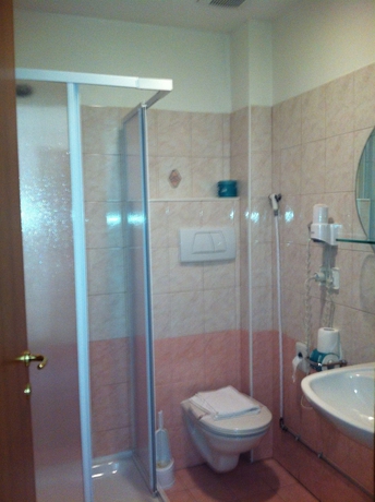 Imagen de la habitación del Hotel Gabbiano, Porto San Giorgio. Foto 7