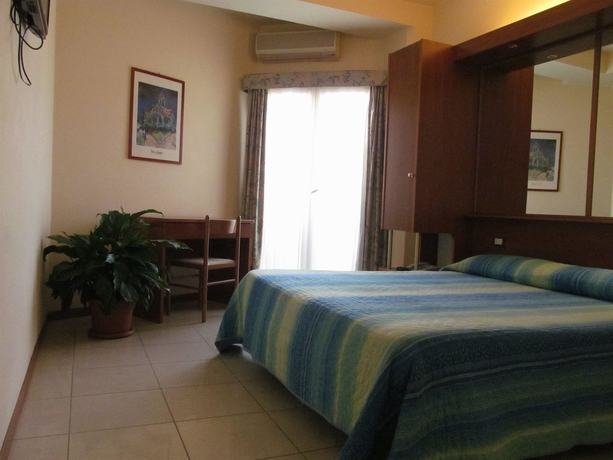 Imagen de la habitación del Hotel Gabbiano, Porto San Giorgio. Foto 10