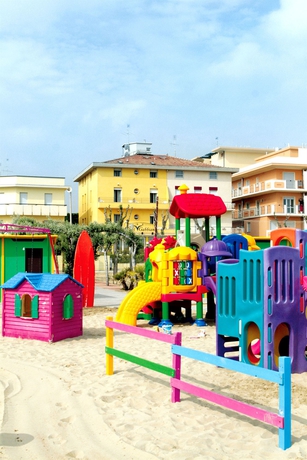 Imagen de los exteriores del Hotel Gabbiano, Viserba. Foto 9